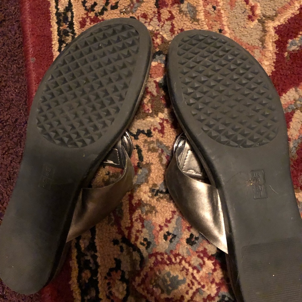 Sandals - Picture 3 of 4